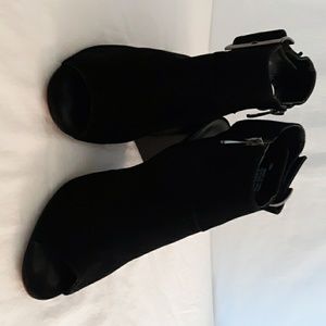 Vanelli Black Suede Open Toe Sling Back Heels